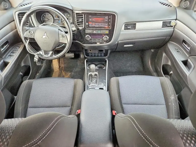 2017 MITSUBISHI OUTLANDER SE  