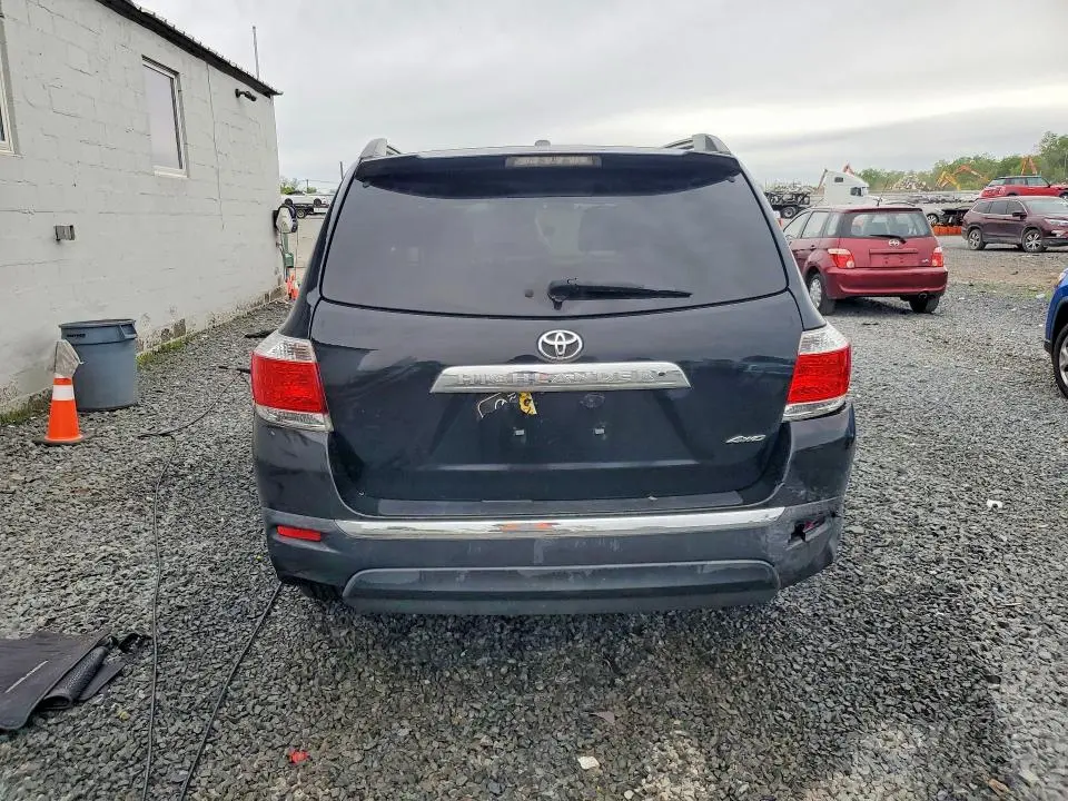 2011 TOYOTA HIGHLANDER LIMITED  