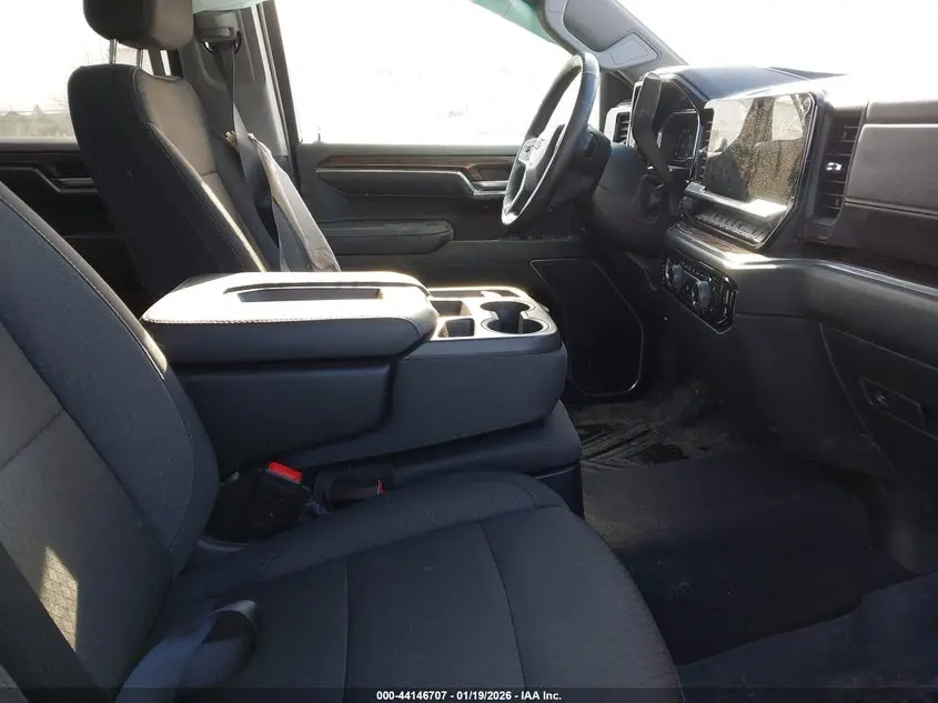 2023 CHEVROLET SILVERADO 1500 4WD  SHORT BED LT WITH 2FL