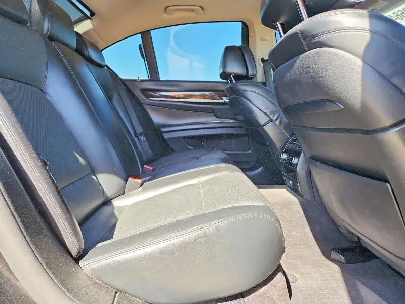 2013 BMW 750 XI  