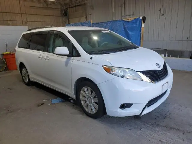 2011 TOYOTA SIENNA LE  