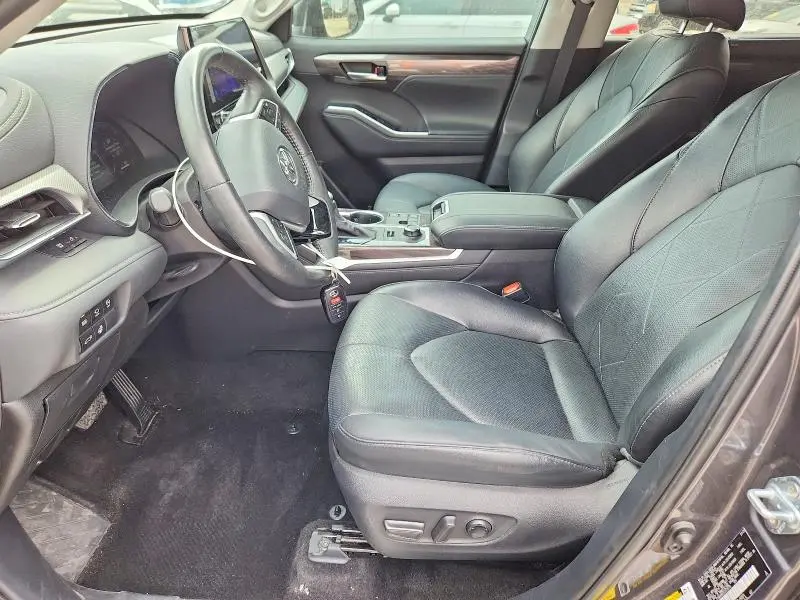 2025 TOYOTA HIGHLANDER PLATINUM  