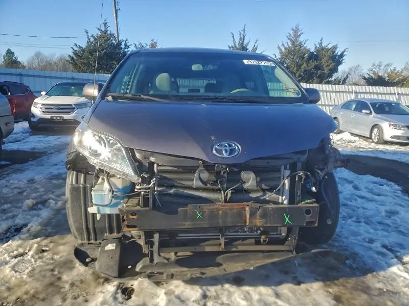 2013 TOYOTA SIENNA   