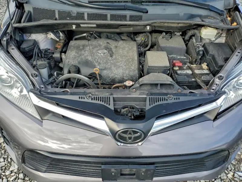 2020 TOYOTA SIENNA LE  