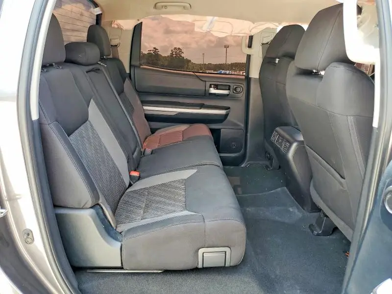 2016 TOYOTA TUNDRA CREWMAX SR5  