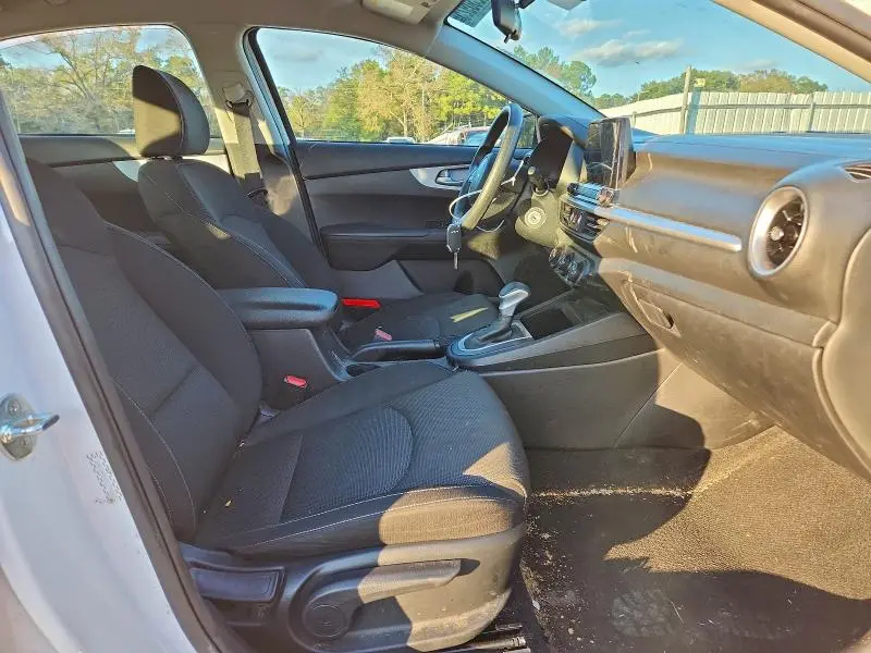 2024 KIA FORTE LX  