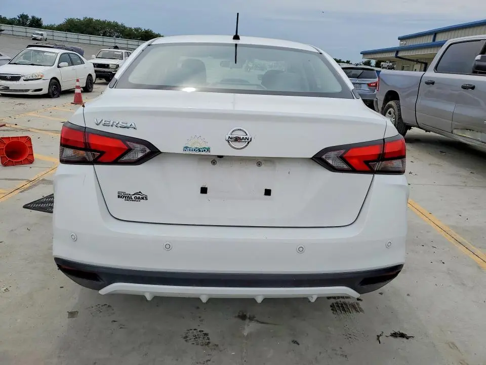 2021 NISSAN VERSA S  