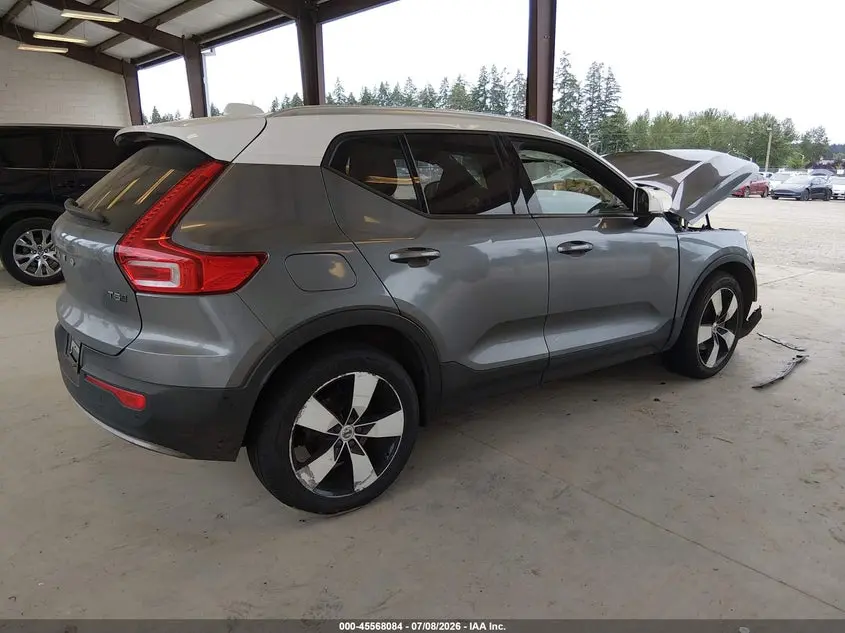2019 VOLVO XC40 T5 MOMENTUM