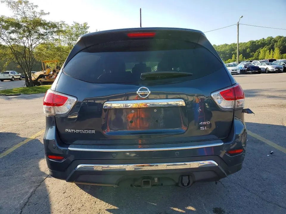 2016 NISSAN PATHFINDER SL  