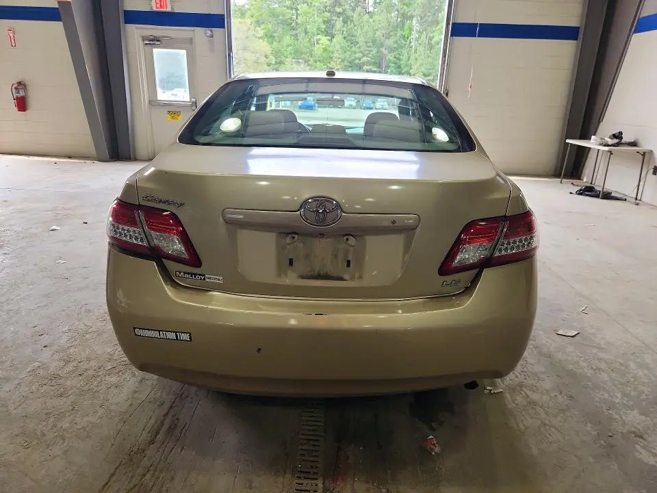 2011 TOYOTA CAMRY LE  
