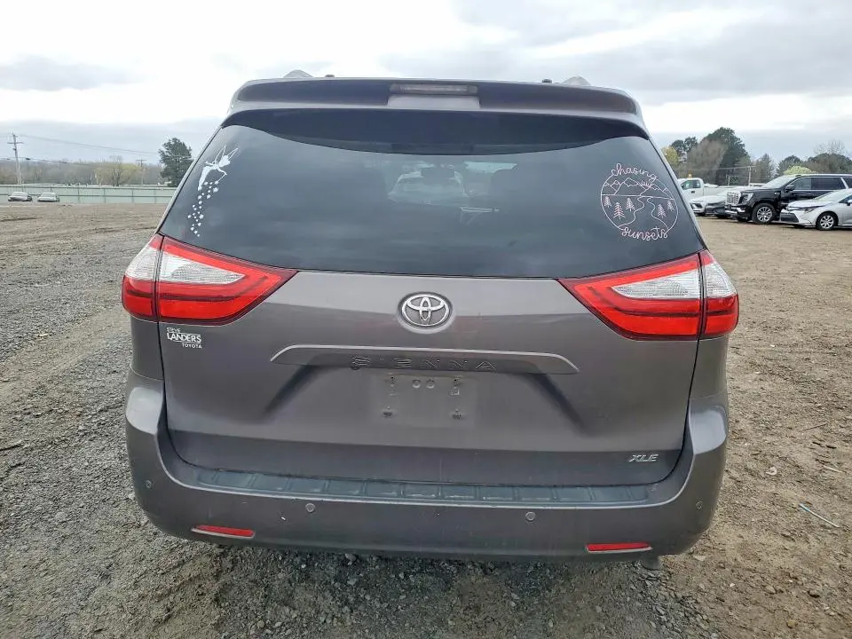 2015 TOYOTA SIENNA XLE 8-PASSENGER  