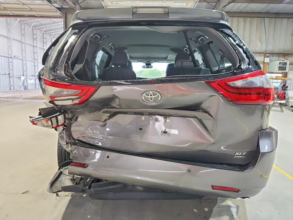 2020 TOYOTA SIENNA XLE 7-PASSENGER  