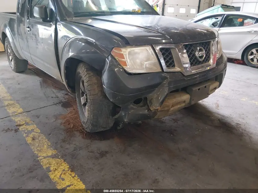 2013 NISSAN FRONTIER SV