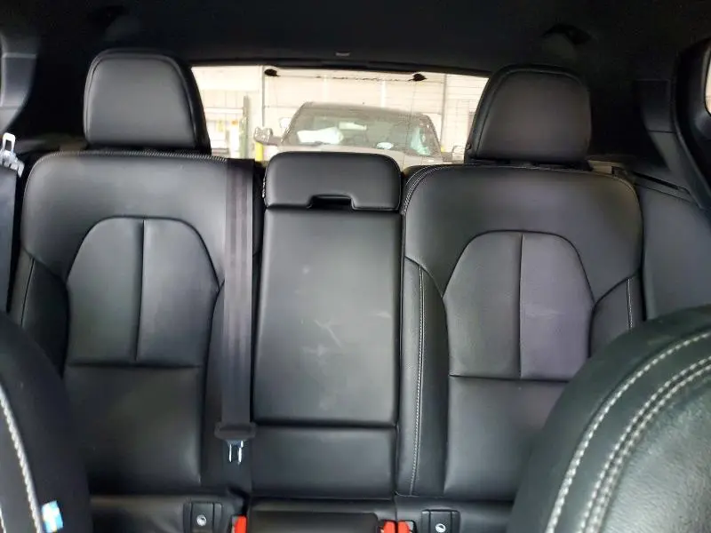 2020 VOLVO XC40 T5 MOMENTUM  