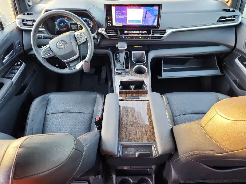 2025 TOYOTA SIENNA LIMITED  