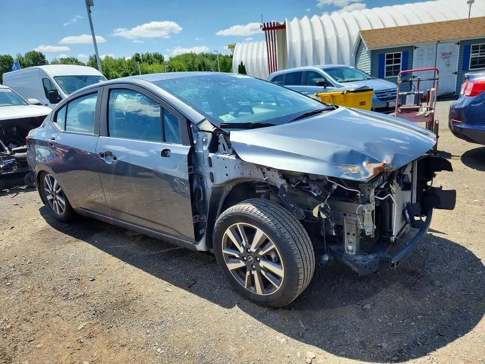 2023 NISSAN VERSA SV  
