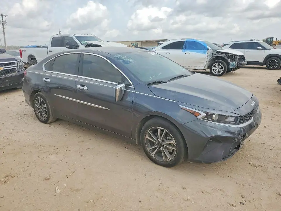 2024 KIA FORTE LXS  