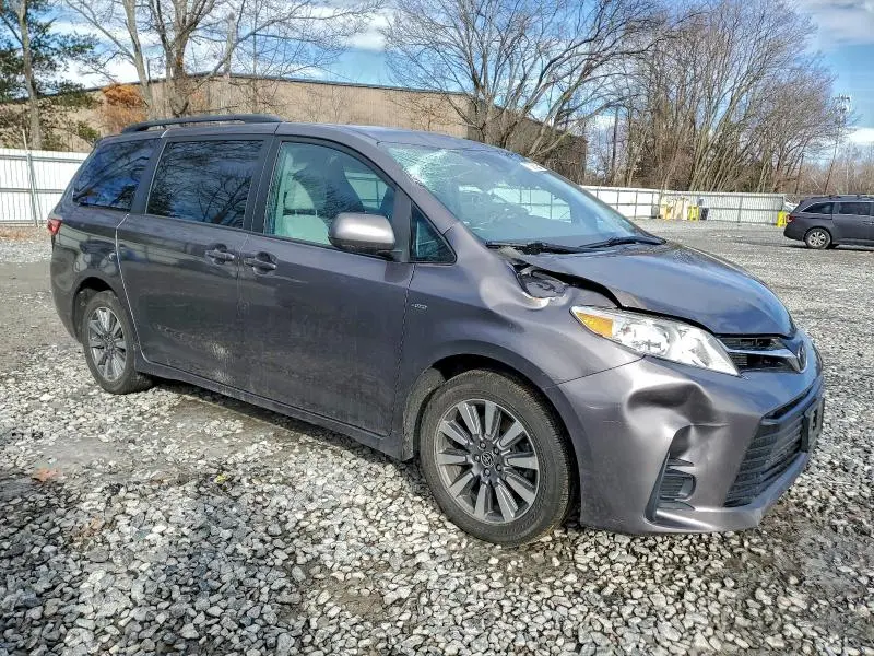 2020 TOYOTA SIENNA LE  