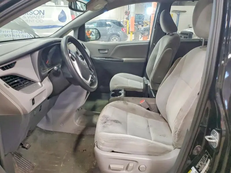 2017 TOYOTA SIENNA LE  