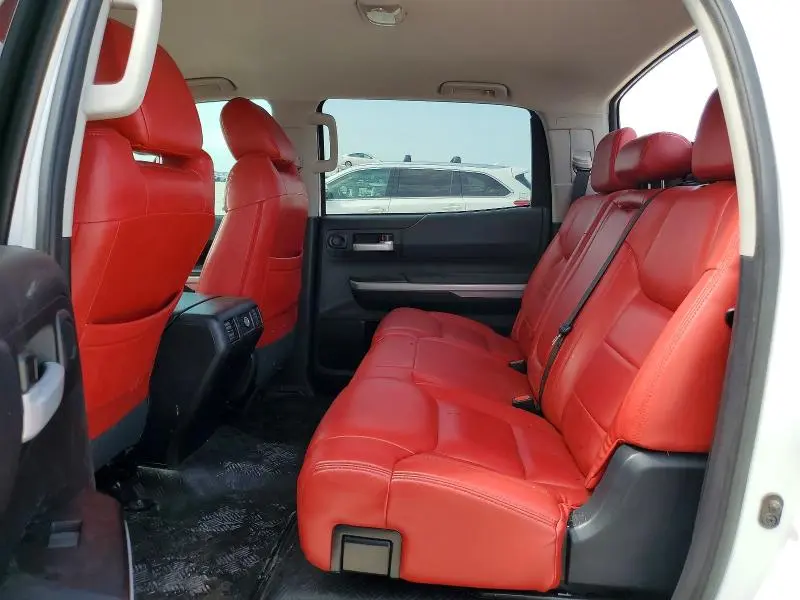 2018 TOYOTA TUNDRA CREWMAX SR5  
