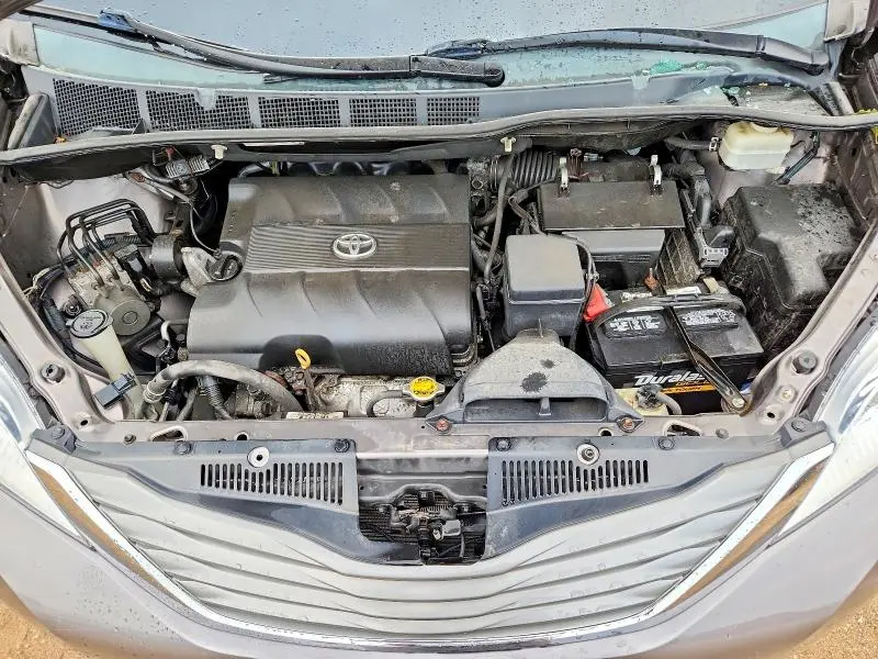 2013 TOYOTA SIENNA XLE 8-PASSENGER  