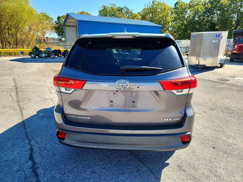 2018 TOYOTA HIGHLANDER XLE  