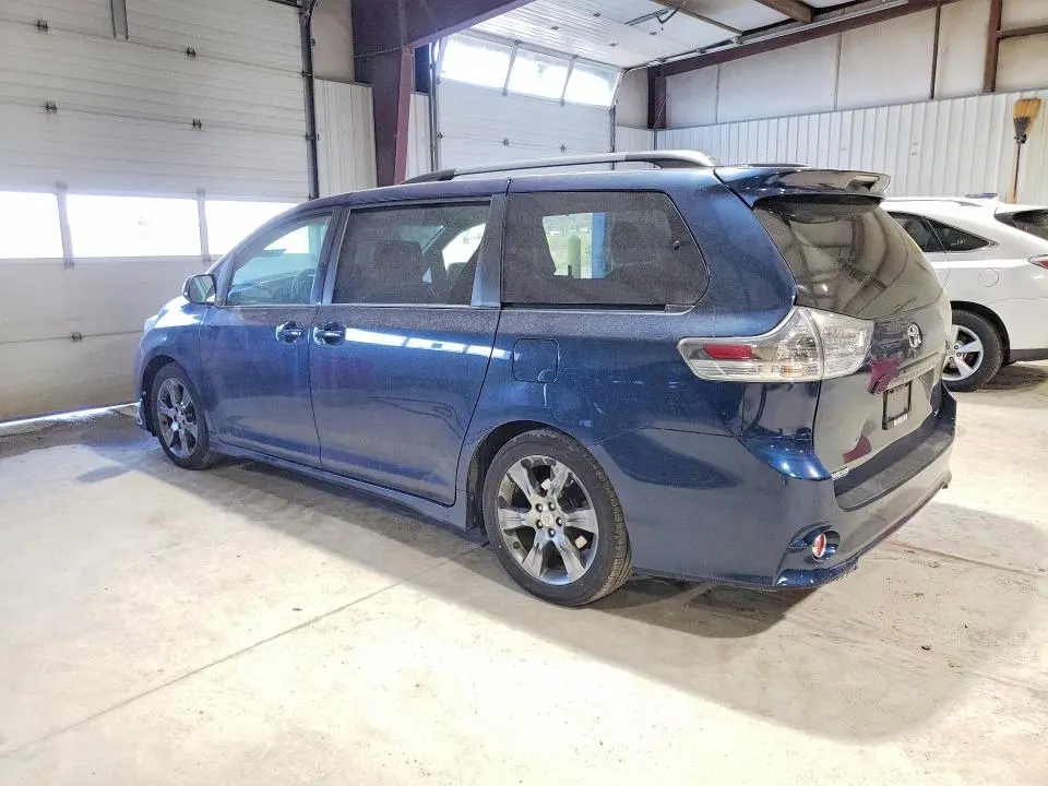 2011 TOYOTA SIENNA SE 8-PASSENGER  