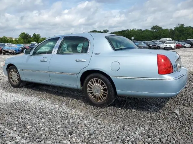 2010 LINCOLN TOWN CAR SIGNATURE LIMITED  