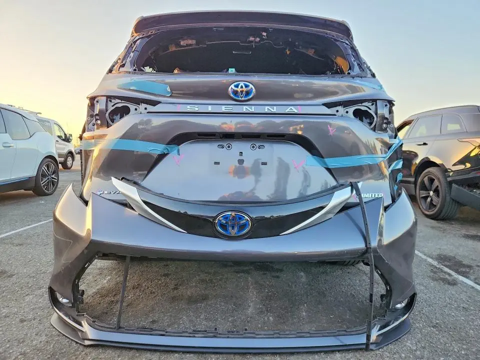 2025 TOYOTA SIENNA LIMITED  