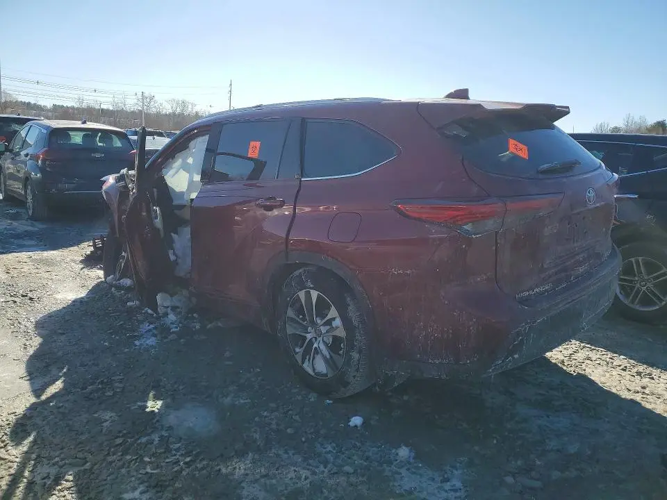 2022 TOYOTA HIGHLANDER XLE  