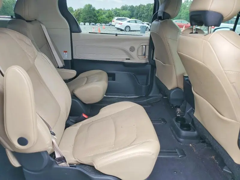 2021 TOYOTA SIENNA LIMITED 7-PASSENGER  