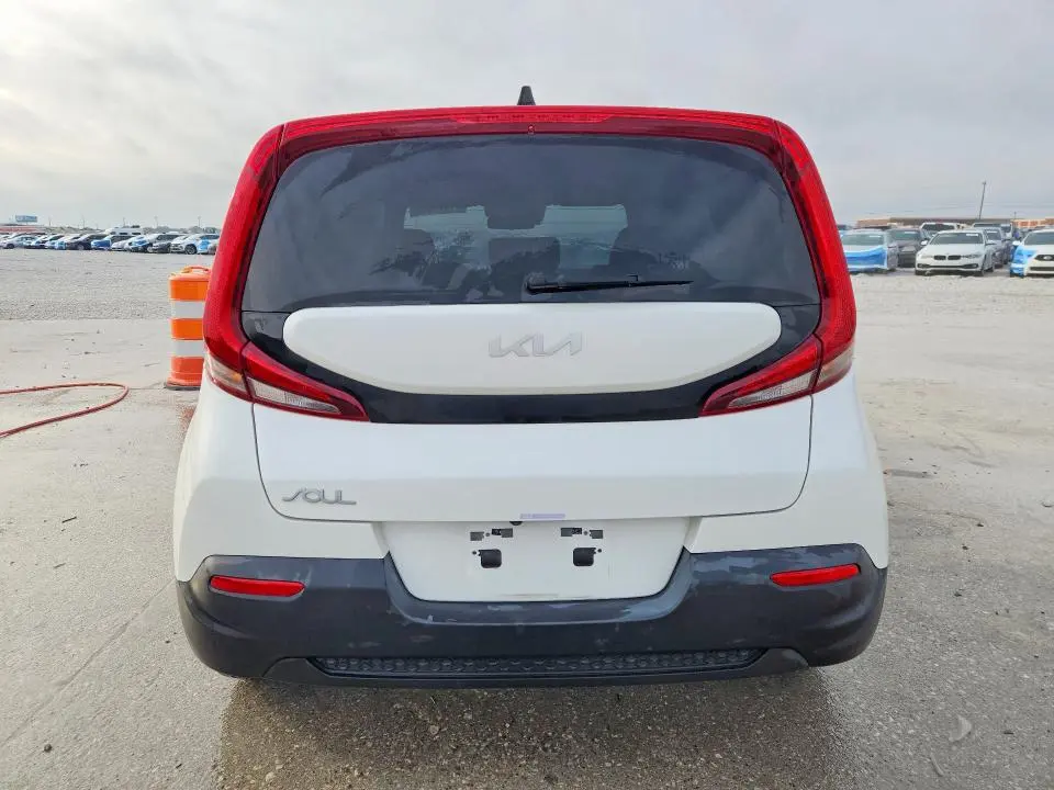 2022 KIA SOUL LX  