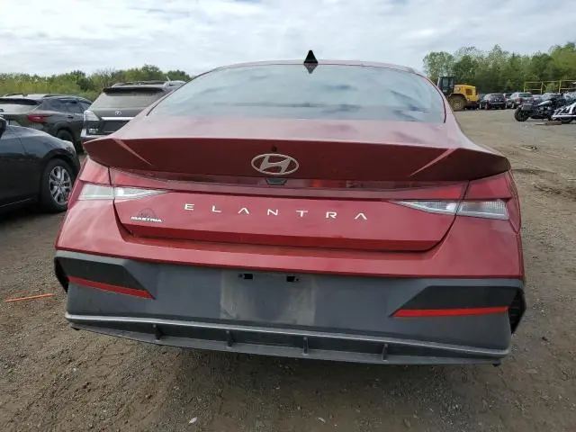 2024 HYUNDAI ELANTRA SE  