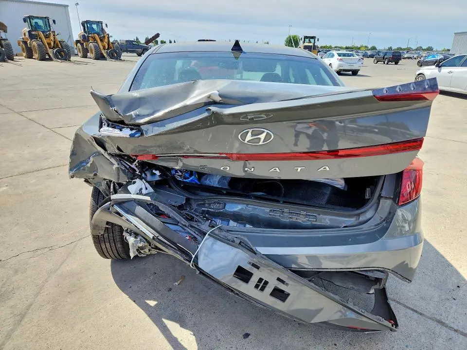 2022 HYUNDAI SONATA SE  