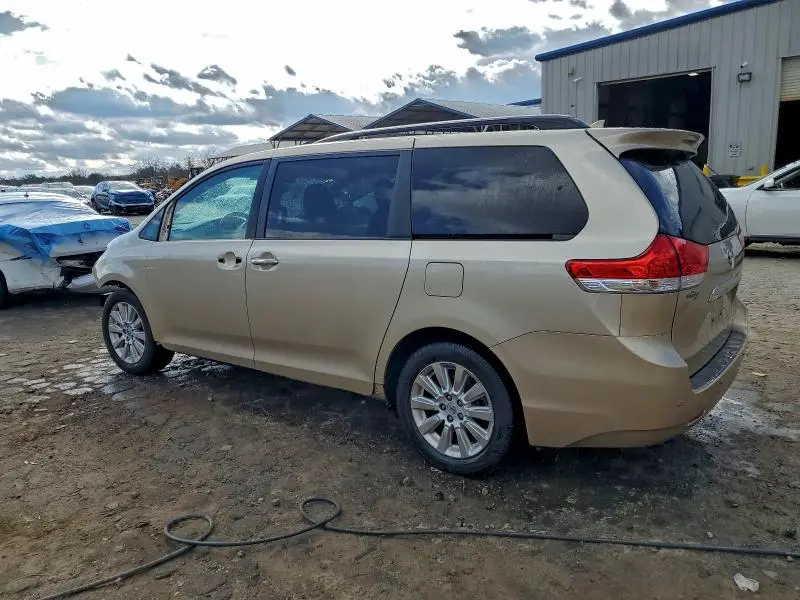 2014 TOYOTA SIENNA XLE  