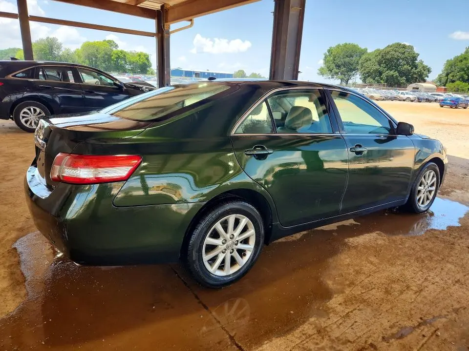 2011 TOYOTA CAMRY XLE  