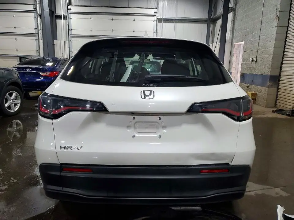 2025 HONDA HR-V LX  