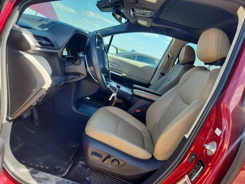 2023 TOYOTA SIENNA XLE  