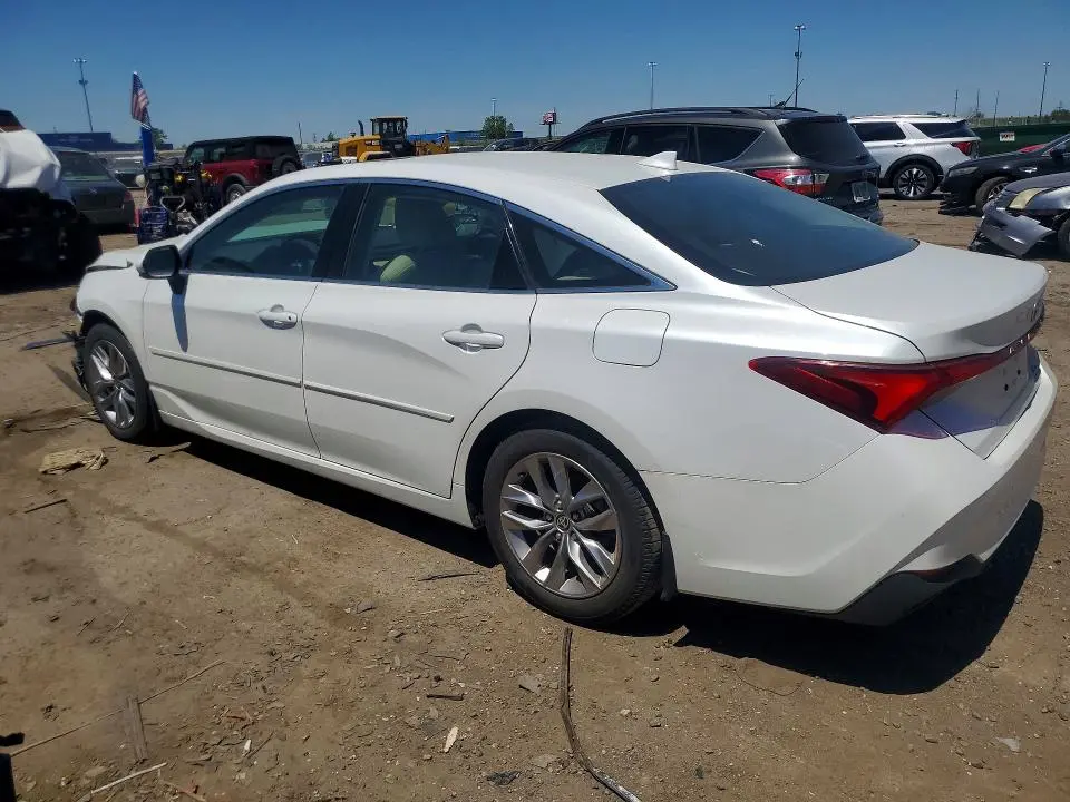 2022 TOYOTA AVALON XLE  