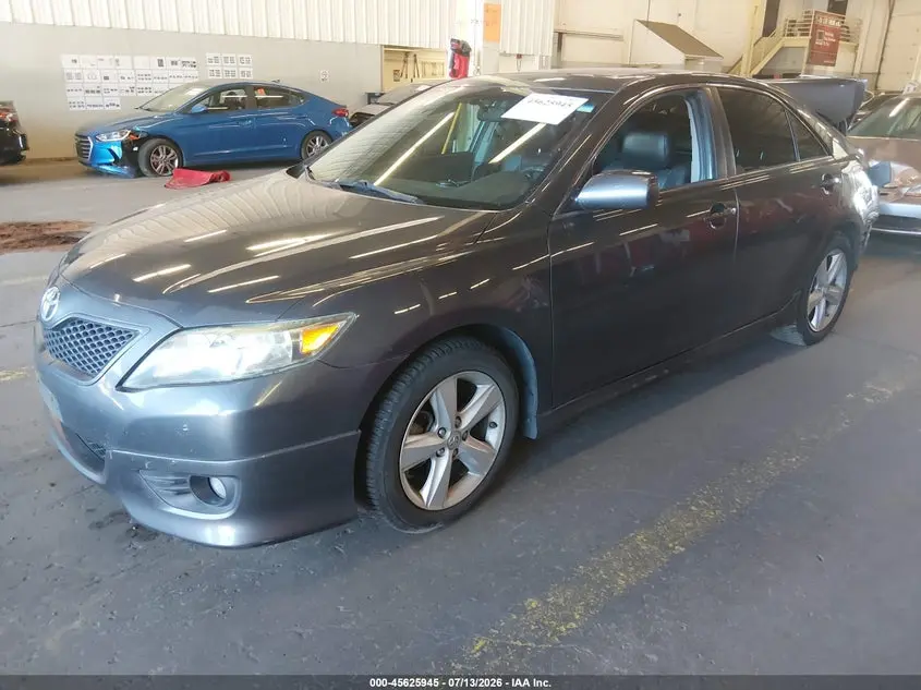 2011 TOYOTA CAMRY SE