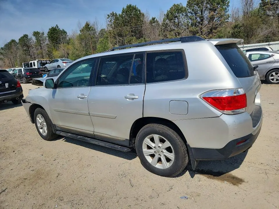 2013 TOYOTA HIGHLANDER SE  