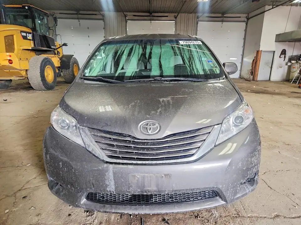2017 TOYOTA SIENNA LE 8-PASSENGER  