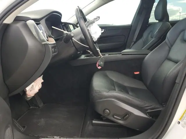 2021 VOLVO XC60 T6 MOMENTUM  