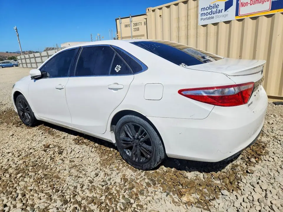 2015 TOYOTA CAMRY SE  