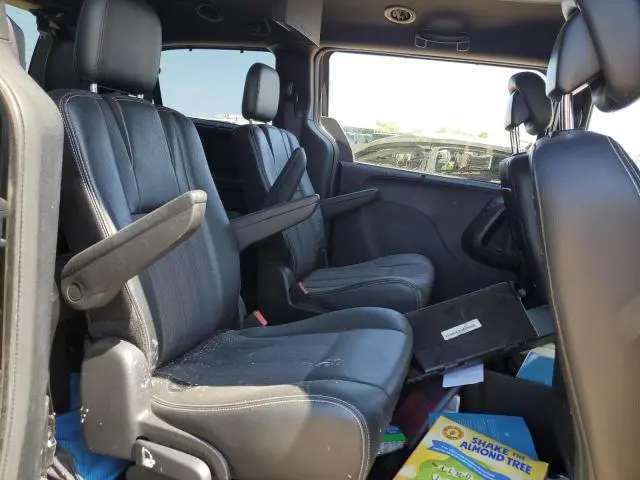 2016 CHRYSLER TOWN & COUNTRY S  