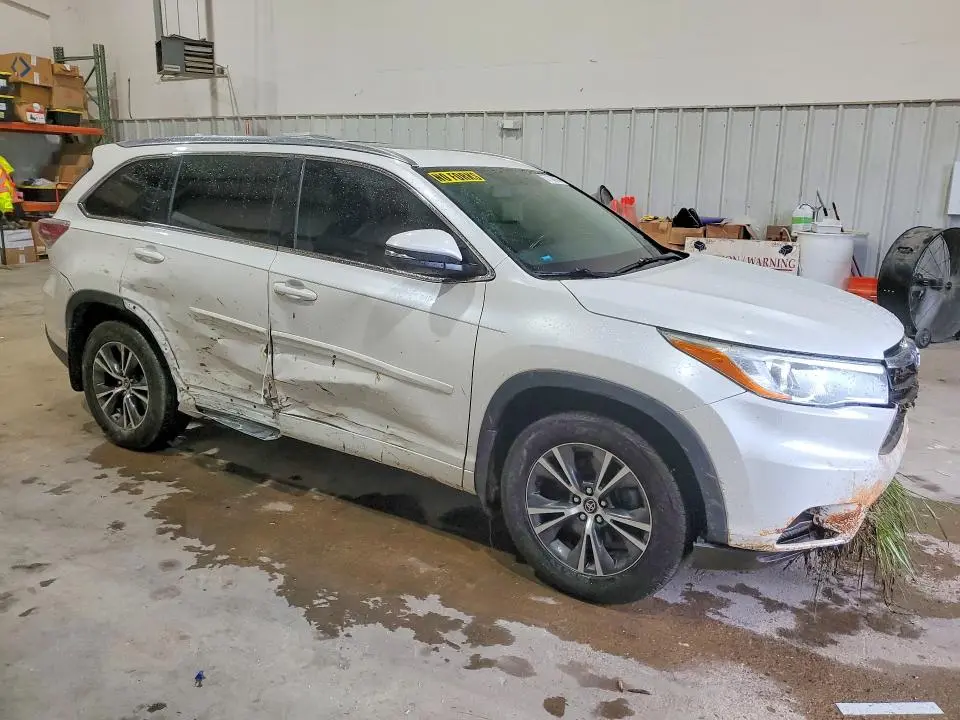 2016 TOYOTA HIGHLANDER XLE  