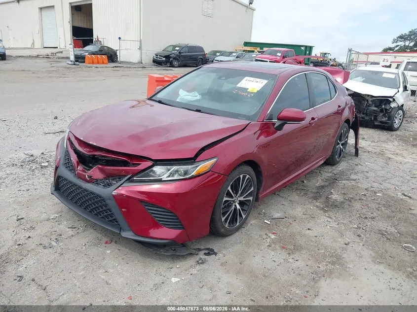 2018 TOYOTA CAMRY SE