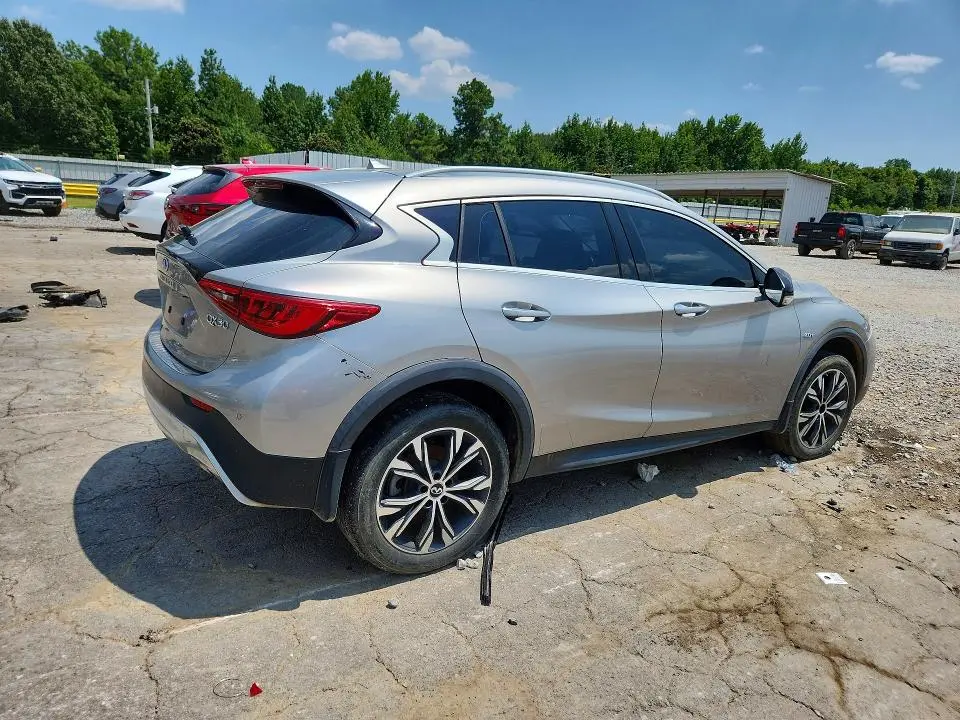 2017 INFINITI QX30 BASE  