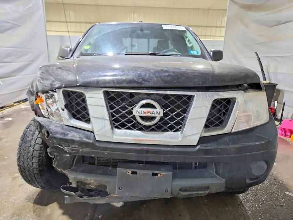2015 NISSAN FRONTIER SV  