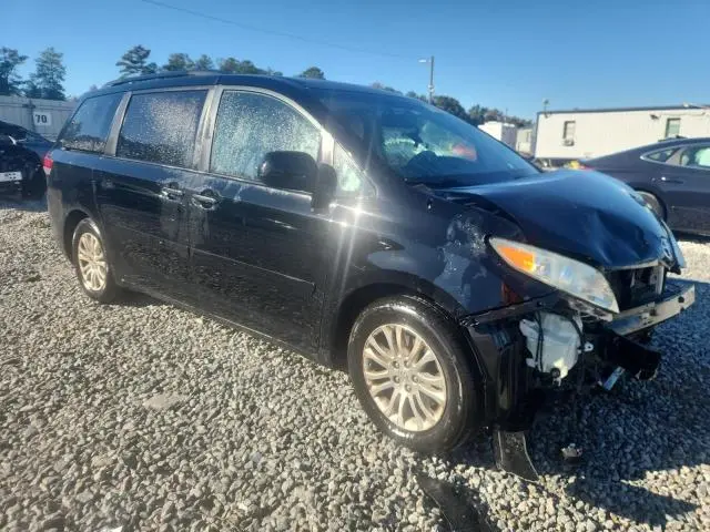 2011 TOYOTA SIENNA XLE  